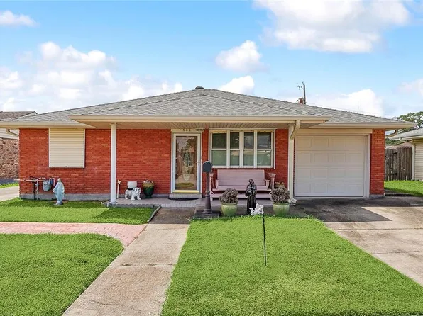 566 Dover Ln, Gretna, LA 70056