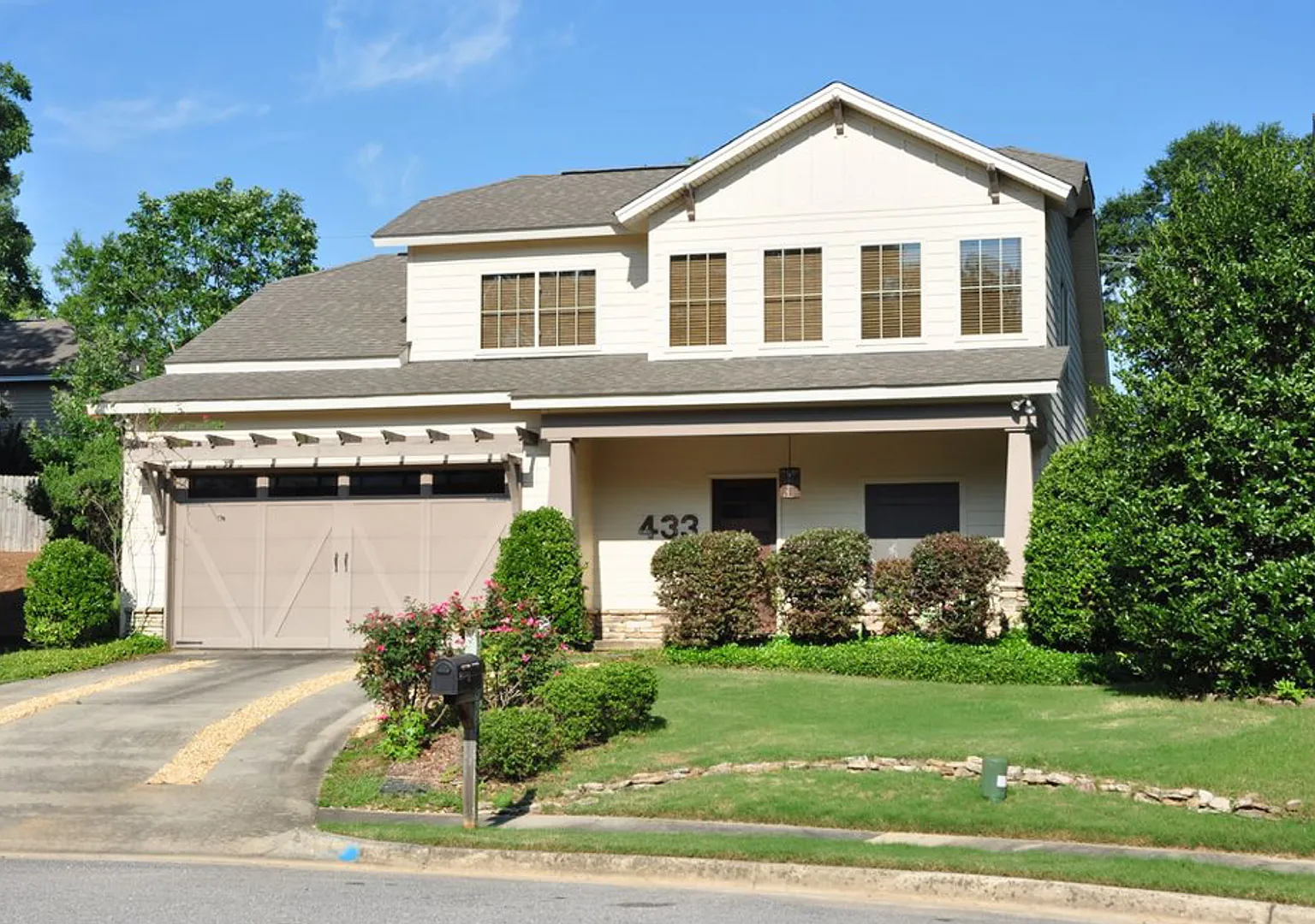 Perfect Location! - 3 Bedroom/3.5 Bath home close to AU - Fully-Furnished! — Photo 1