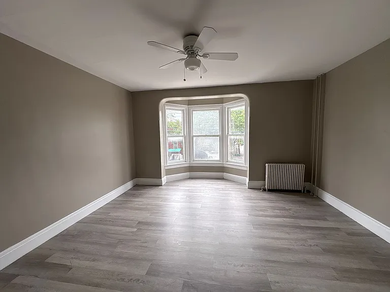 853 E Philadelphia St — Photo 12