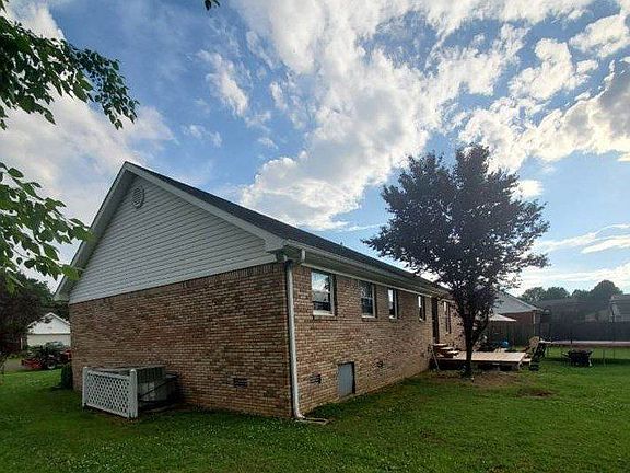 3rd image of 243 Shannon Dr