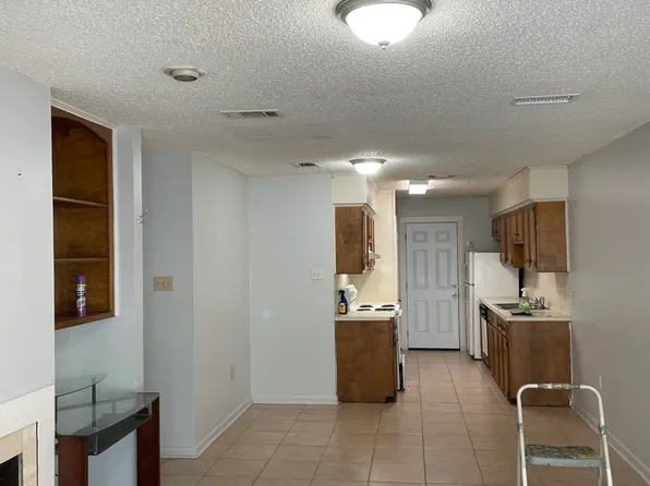 10662 Stanley Aubin Ln APT D, Baton Rouge, LA 70816