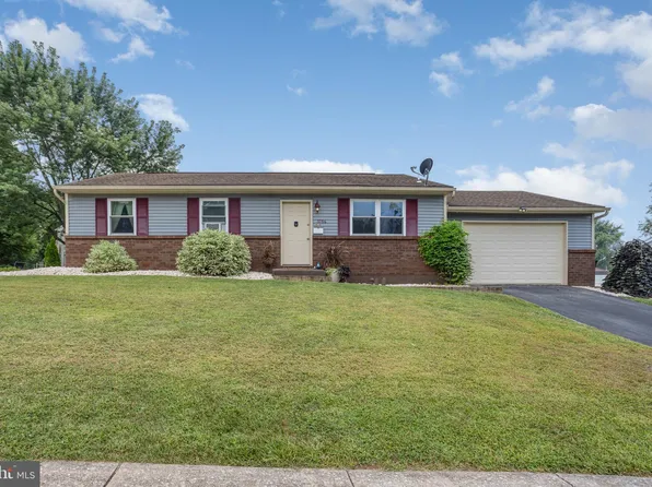 3756 Fox Chase Dr, Dover, PA 17315
