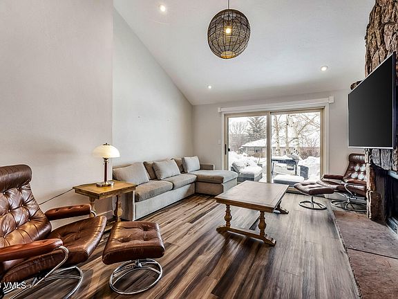 3rd image of 877 Deer Blvd APT 1