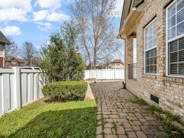 5230 Saint Ives Dr, Murfreesboro, TN 37128