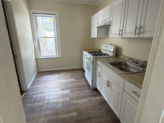 3rd image of 196 Norton St #2