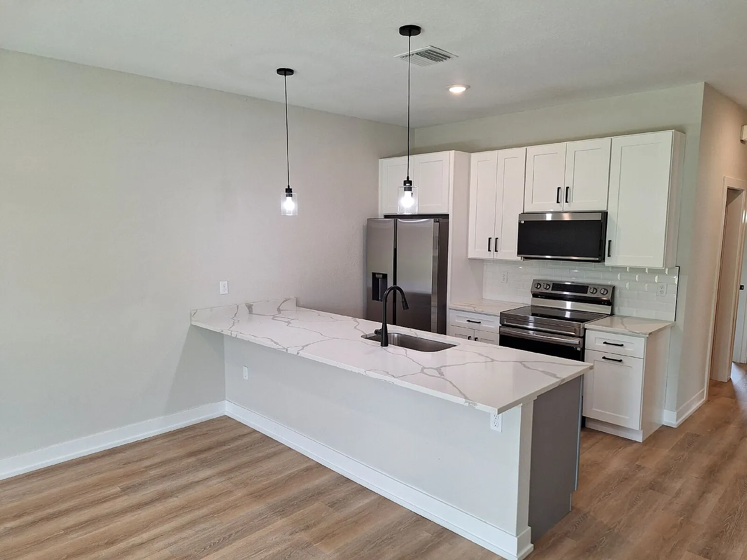 3 bed, 2.0 bath, 1200 sqft, $1,595 — Photo 3