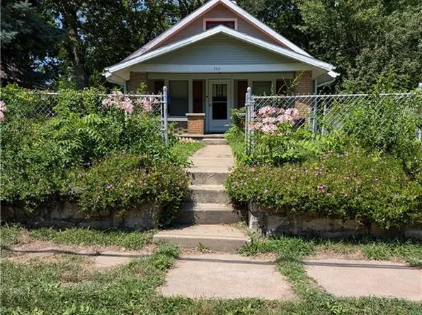 560 S Crescent Ave, Independence, MO 64053
