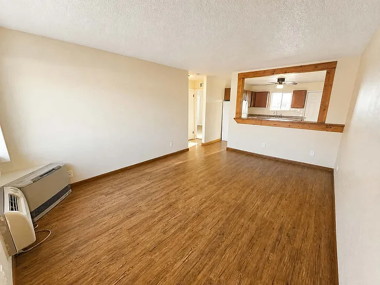 3020 Denver St — Photo 2