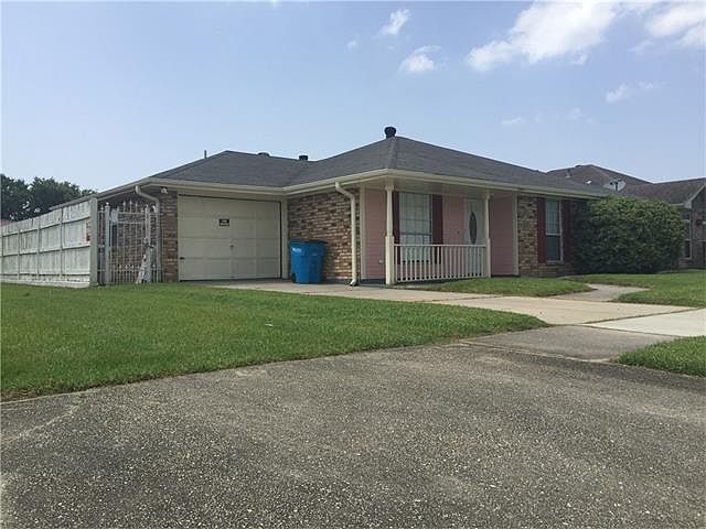 1st image of 2808 Lakewood Dr