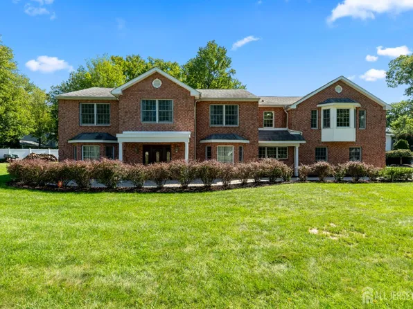 19 Bradford Rd, Edison, NJ 08820