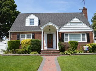 17 Alstead Rd, Valley Stream, NY 11580