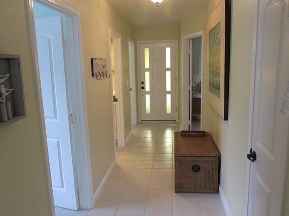 4th image of 870 Park Ave APT 318