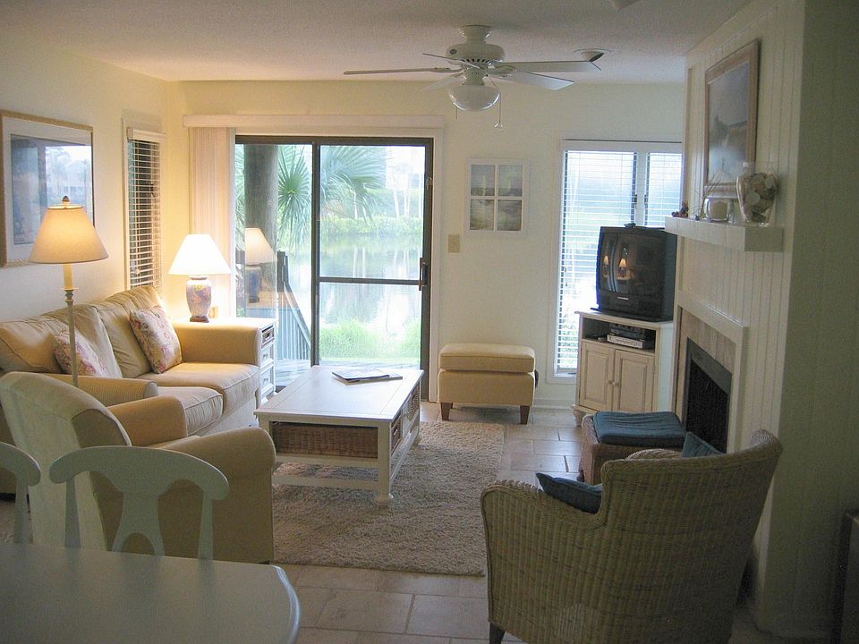 2nd image of 4575 Park Lake Dr