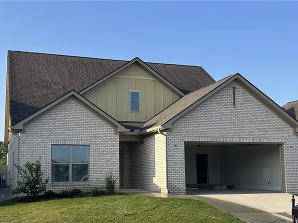 12644 White Pine Dr, Northport, AL 35475