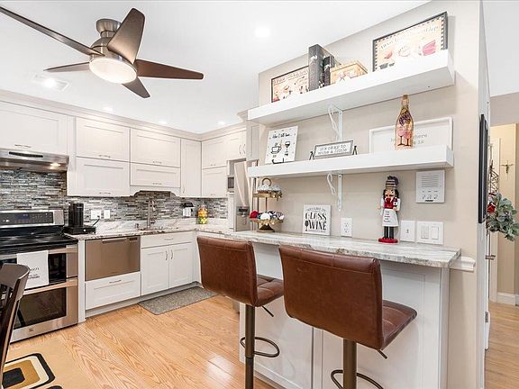 5th image of 4 Northbrook Drive #406
