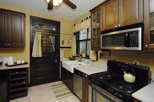 3rd image of 823 W Oakdale Ave #6