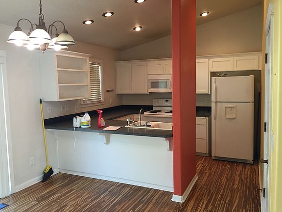 4th image of 518 SE Neptune Ave