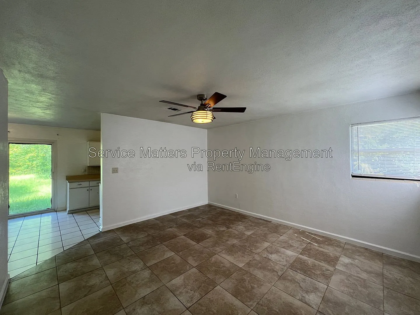 3 bed, 1.0 bath, 1100 sqft, $1,300 — Photo 4