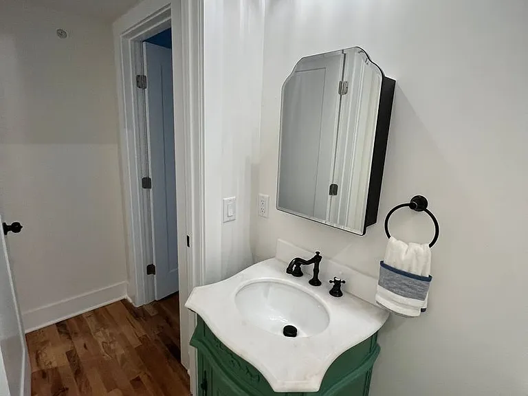 106 E Broad St — Photo 16