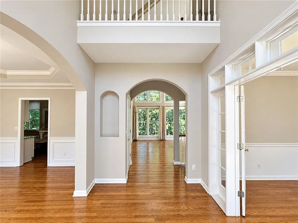 6 bed, 3.5 bath, 4141 sqft, $3,950 — Photo 2