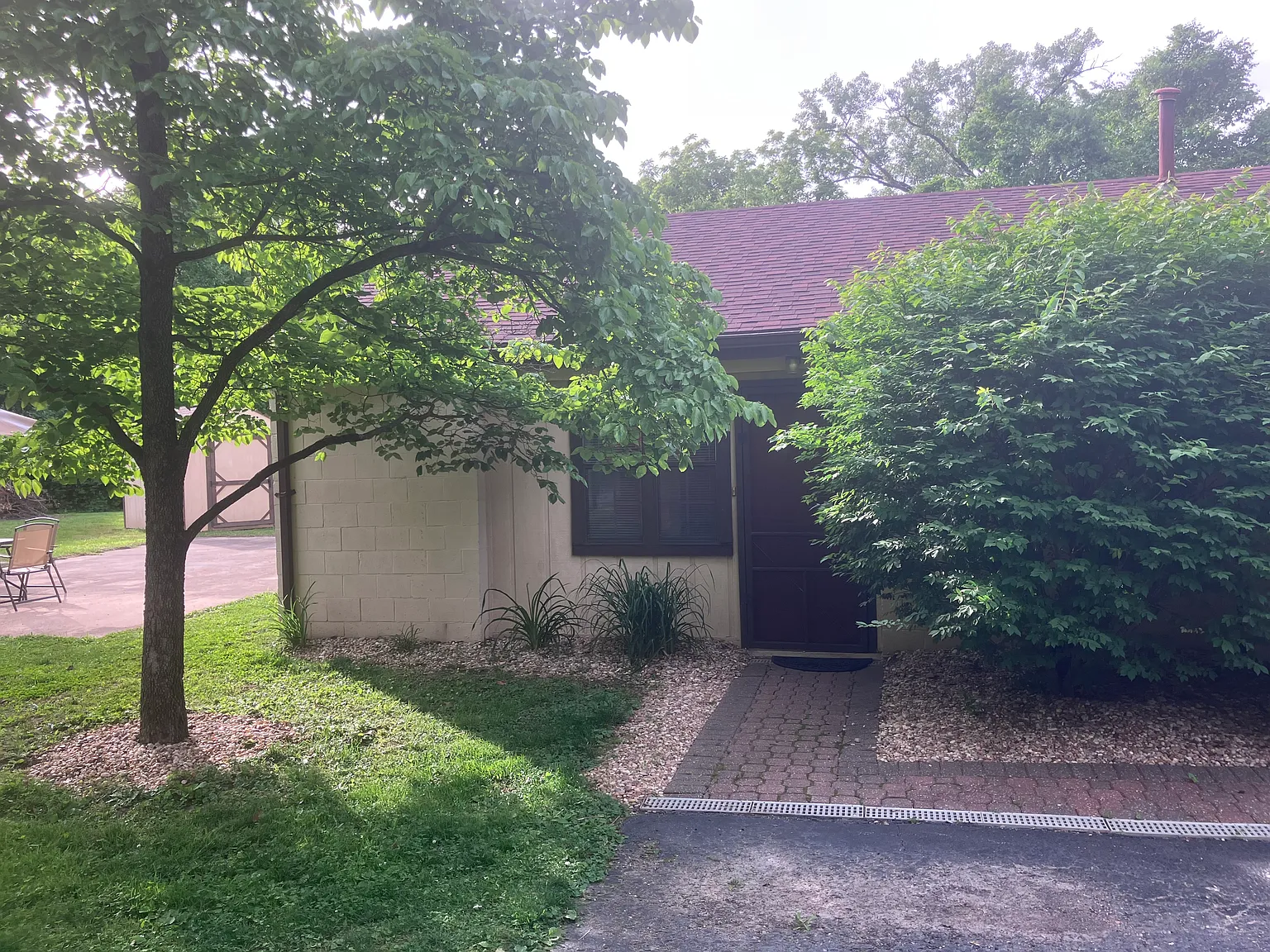 2 bed, 1.0 bath, 950 sqft, $1,350 — Photo 2