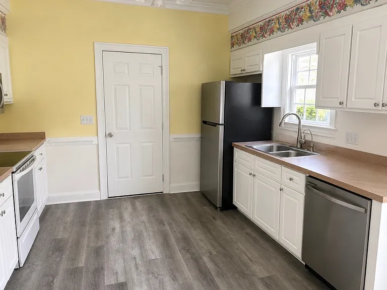 503 Bay Ct — Photo 6