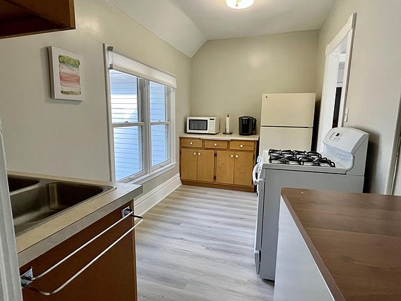 5th image of 721 Olive St W #B