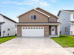 2515 38th Ave S, Moorhead, MN 56560