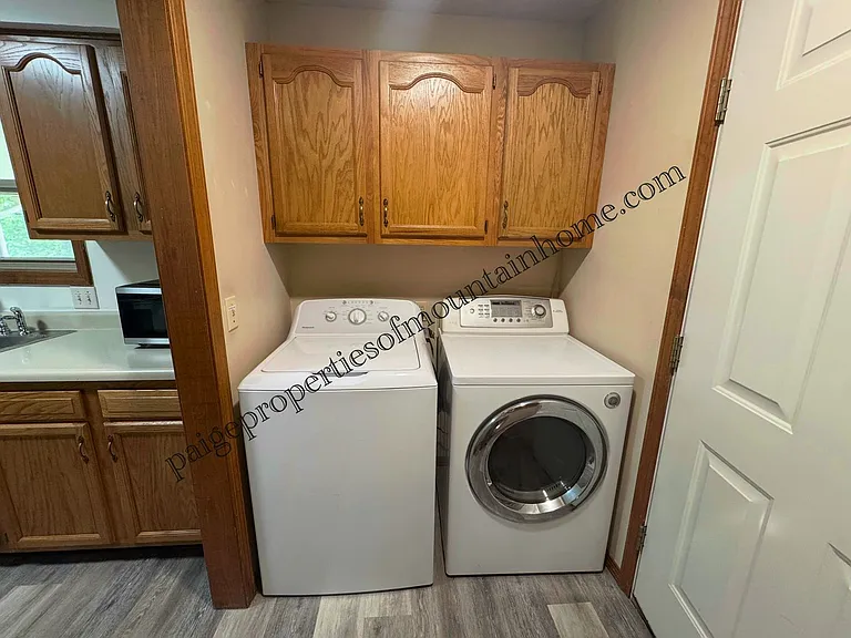 313 Bomber Blvd — Photo 5
