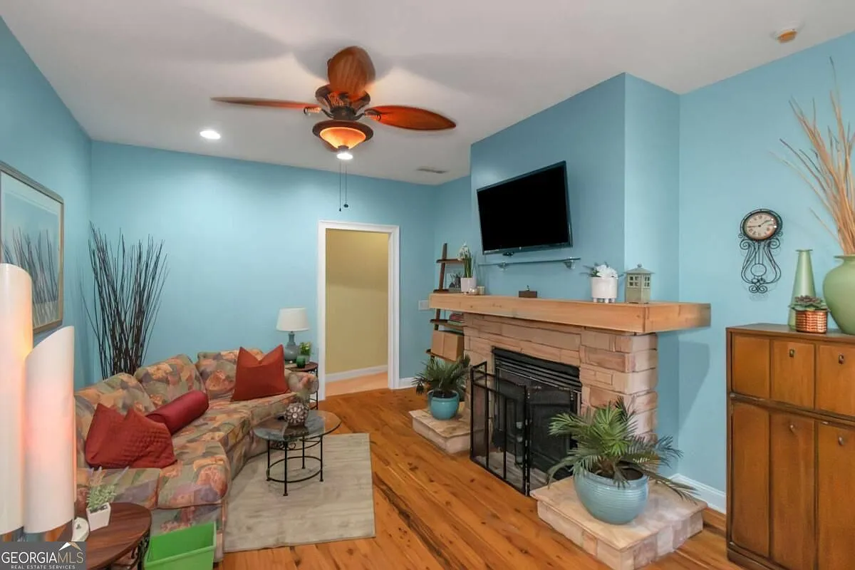 1 bed, 2.0 bath, 6538 sqft, $1,250 — Photo 2