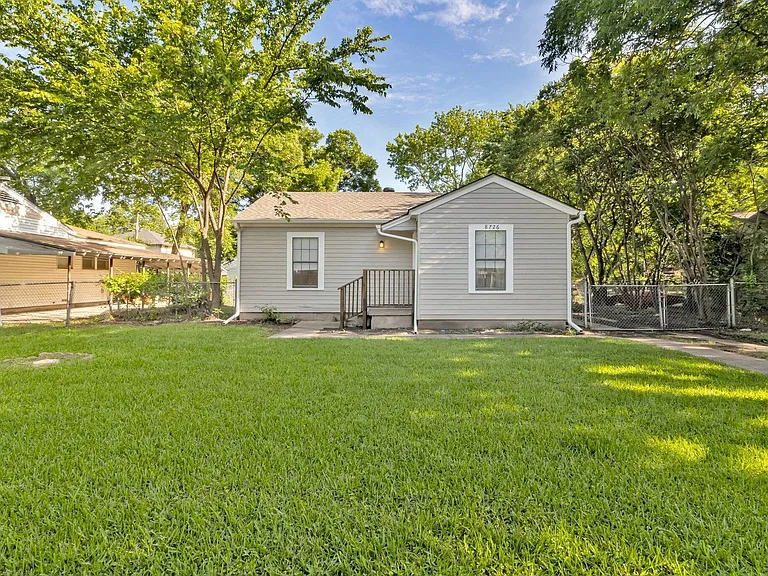 8726 Eldon Dr — Photo 1