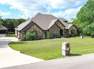 5001 Oak Mill Dr, Fort Worth, TX 76135