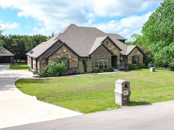 5001 Oak Mill Dr, Fort Worth, TX 76135