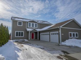 2098 Cottage Grove Dr, Woodbury, MN 55129