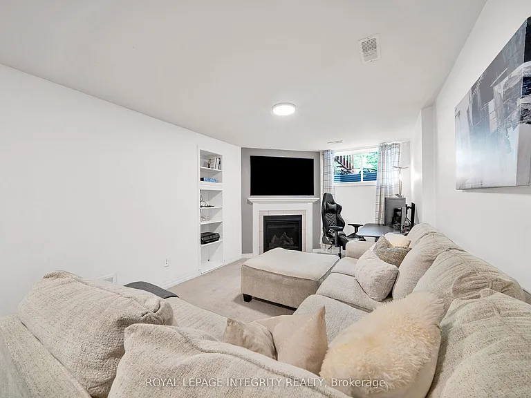 114 Hawkeswood Dr — Photo 37