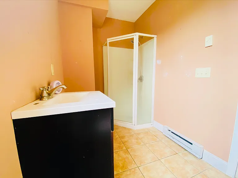 328 Newton St — Photo 9