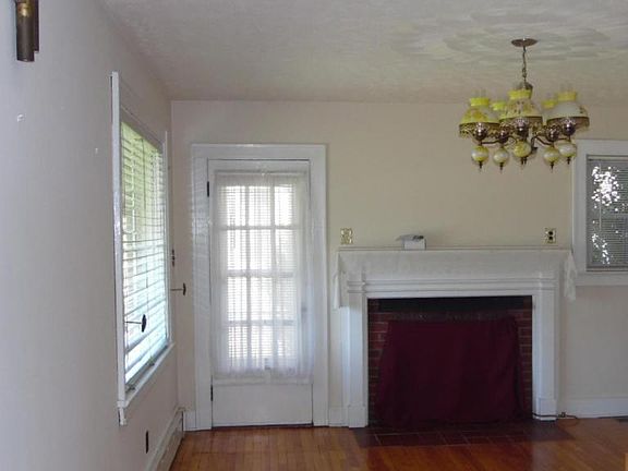 3rd image of 2418 Forest Ave