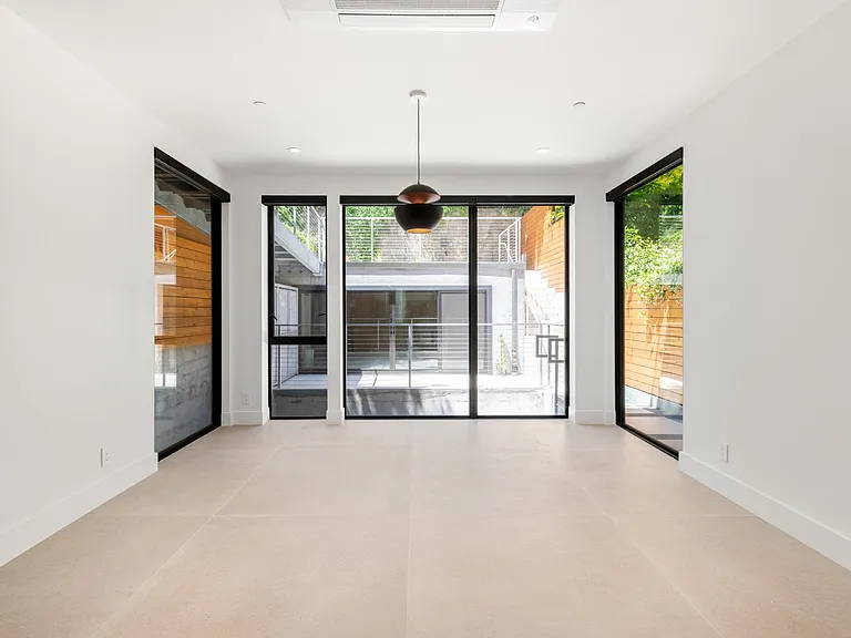 660 Carolina St — Photo 15