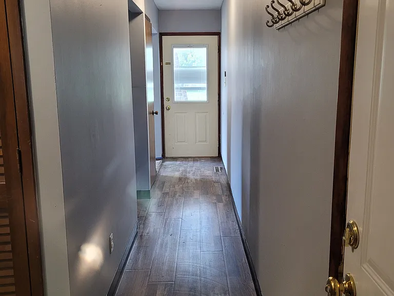 201-203 Southridge Cir — Photo 3