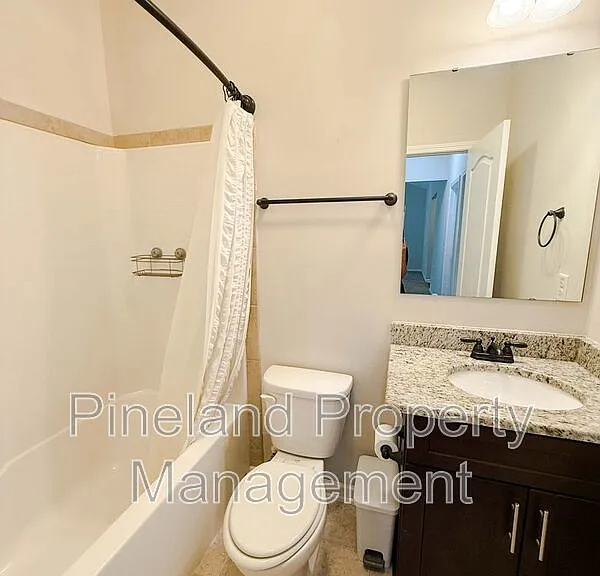 728 Roanoke Dr — Photo 17