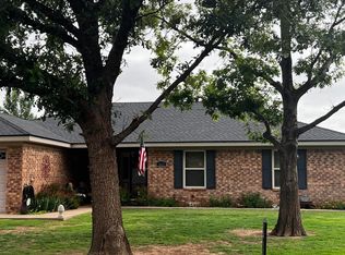 3612 Red Oak Ln, Plainview, TX 79072