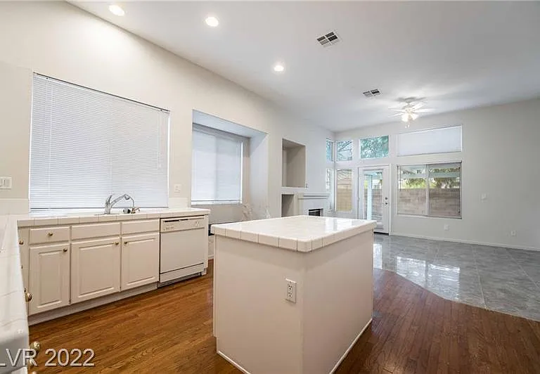 8043 Shadowvale Dr — Photo 6