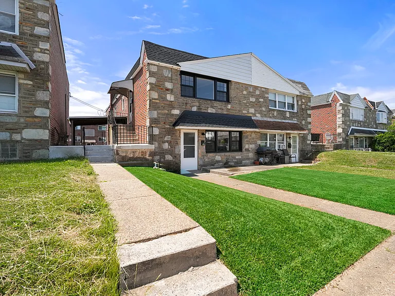 1630 Benson St #1 — Photo 16