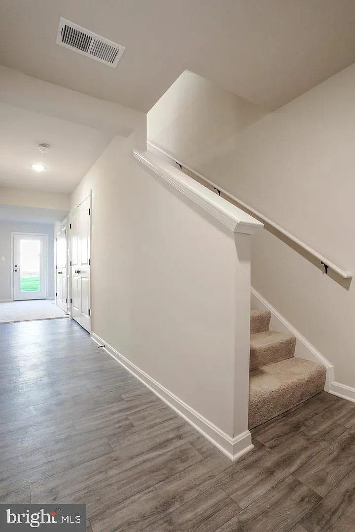 3 bed, 3.0 bath, 1650 sqft, $1,800 — Photo 3