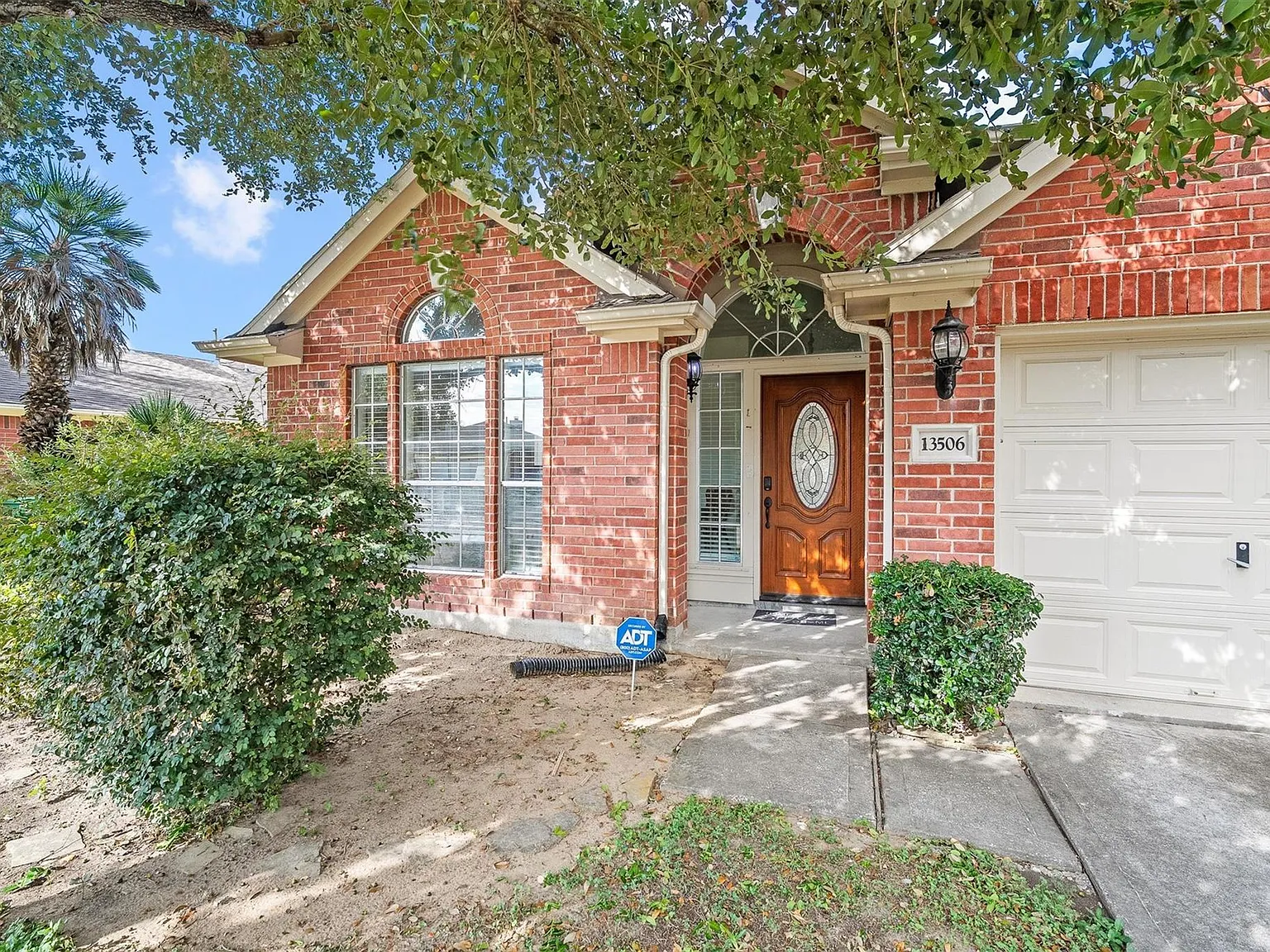 3 bed, 2.0 bath, 2032 sqft, $2,350 — Photo 2
