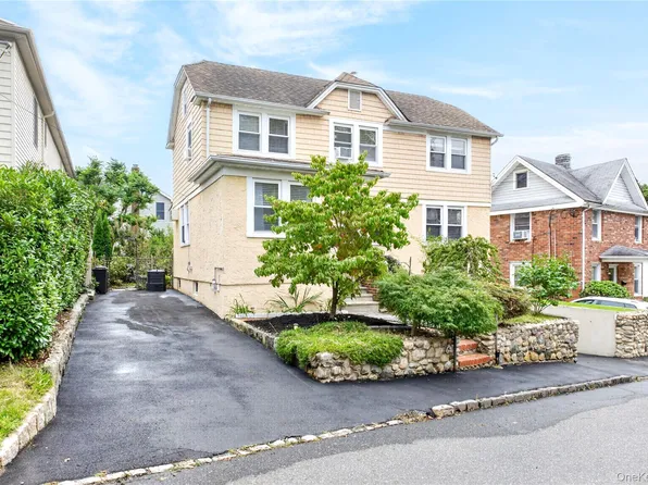 12 Pulaski Place, Port Washington, NY 11050