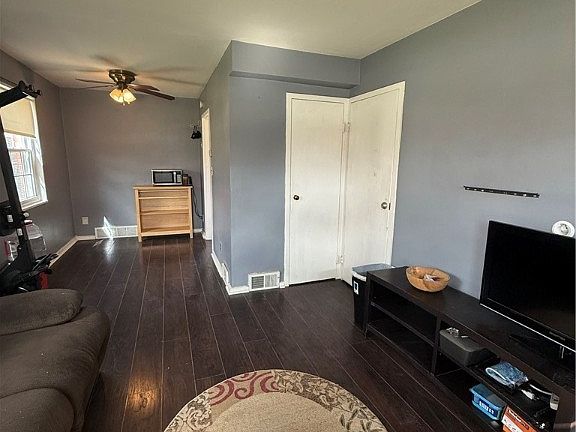 4th image of 421 Kenwood Dr #A-1