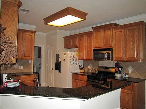 4th image of 916 Delrey Dr