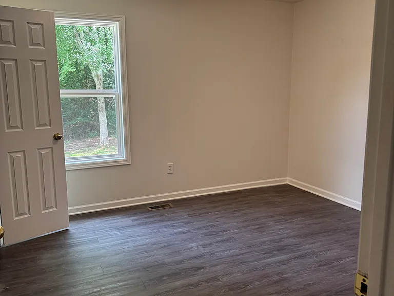 109 Sanders St — Photo 11