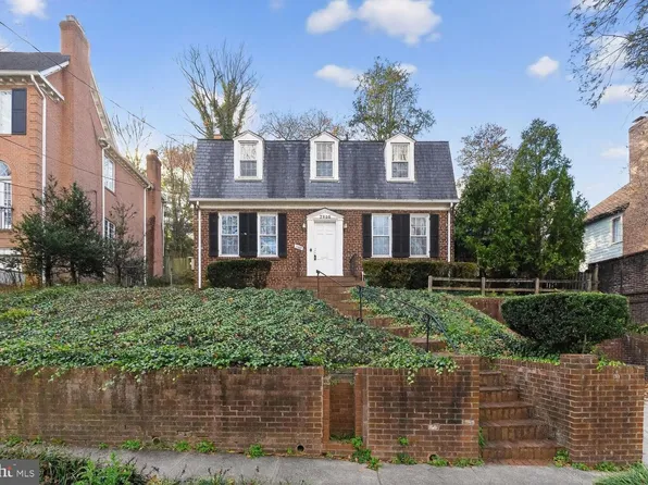 7966 W Beach Dr NW, Washington, DC 20012